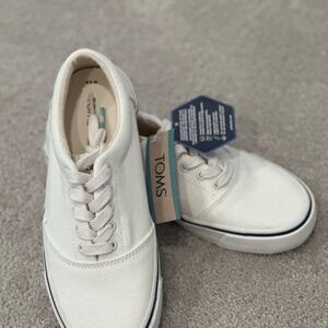 Toms White Canvas Tennis Shoes size 6.5 NWT
